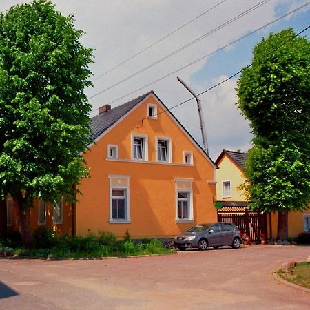 Hotel Fuenf Linden à Straupitz Extérieur photo
