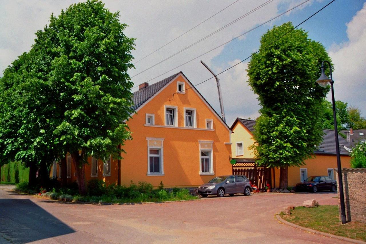 Hotel Fuenf Linden à Straupitz Extérieur photo