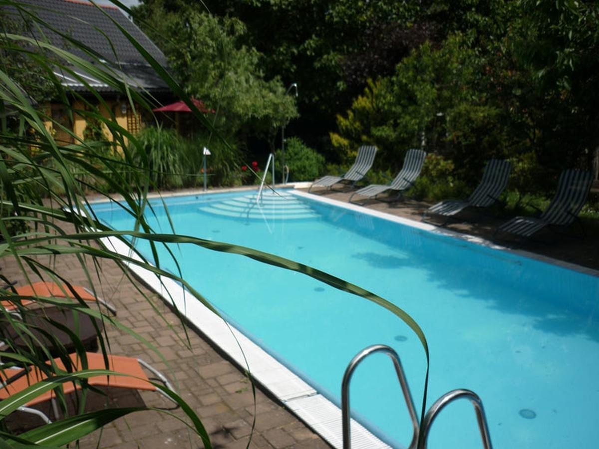 Hotel Fuenf Linden à Straupitz Extérieur photo